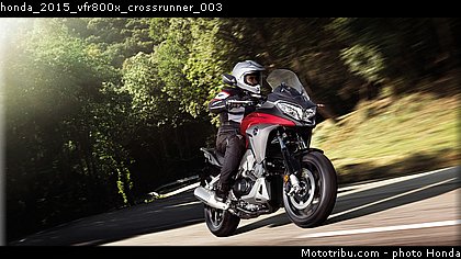 honda_2015_vfr800x_crossrunner_003.jpg