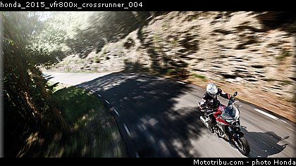 honda_2015_vfr800x_crossrunner_004.jpg
