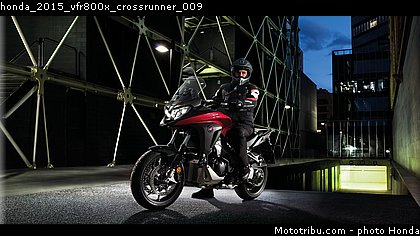 honda_2015_vfr800x_crossrunner_009.jpg