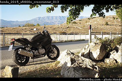 honda_2015_vfr800x_crossrunner_013.jpg