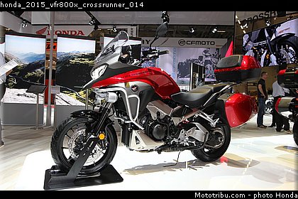 honda_2015_vfr800x_crossrunner_014.jpg