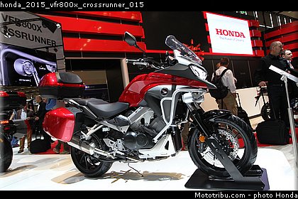 honda_2015_vfr800x_crossrunner_015.jpg