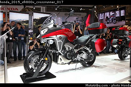 honda_2015_vfr800x_crossrunner_017.jpg