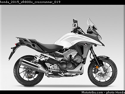 honda_2015_vfr800x_crossrunner_019.jpg