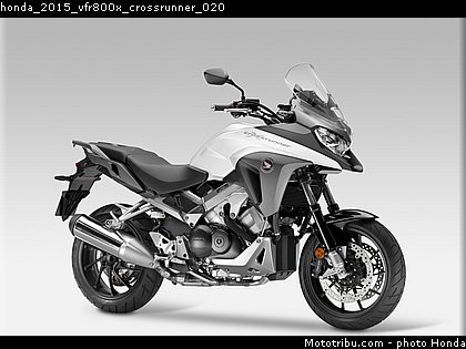 honda_2015_vfr800x_crossrunner_020.jpg