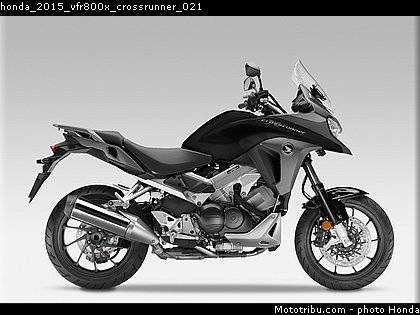 honda_2015_vfr800x_crossrunner_021.jpg