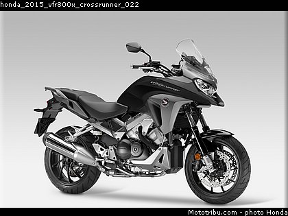 honda_2015_vfr800x_crossrunner_022.jpg