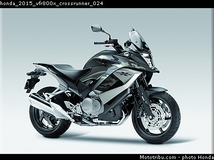 honda_2015_vfr800x_crossrunner_024.jpg