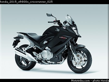 honda_2015_vfr800x_crossrunner_025.jpg