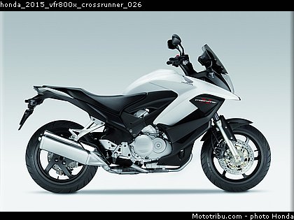 honda_2015_vfr800x_crossrunner_026.jpg