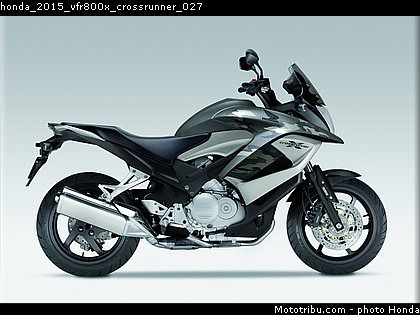 honda_2015_vfr800x_crossrunner_027.jpg