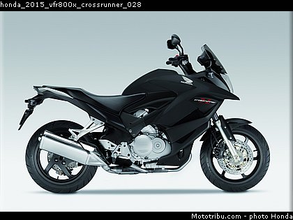 honda_2015_vfr800x_crossrunner_028.jpg