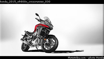 honda_2015_vfr800x_crossrunner_030.jpg