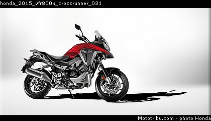 honda_2015_vfr800x_crossrunner_031.jpg