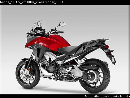 honda_2015_vfr800x_crossrunner_033.jpg