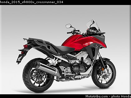 honda_2015_vfr800x_crossrunner_034.jpg