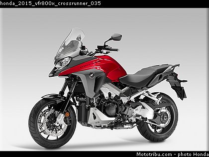 honda_2015_vfr800x_crossrunner_035.jpg