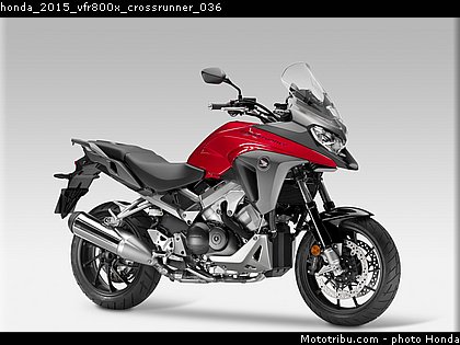 honda_2015_vfr800x_crossrunner_036.jpg