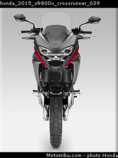 honda_2015_vfr800x_crossrunner_039.jpg