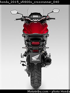honda_2015_vfr800x_crossrunner_040.jpg