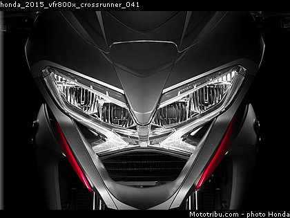 honda_2015_vfr800x_crossrunner_041.jpg