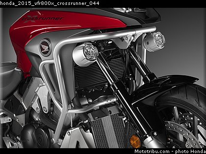 honda_2015_vfr800x_crossrunner_044.jpg
