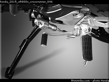 honda_2015_vfr800x_crossrunner_046.jpg