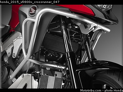 honda_2015_vfr800x_crossrunner_047.jpg