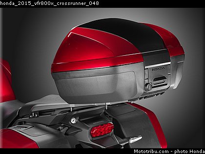 honda_2015_vfr800x_crossrunner_048.jpg