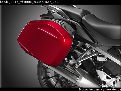 honda_2015_vfr800x_crossrunner_049.jpg