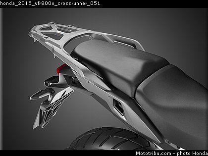 honda_2015_vfr800x_crossrunner_051.jpg