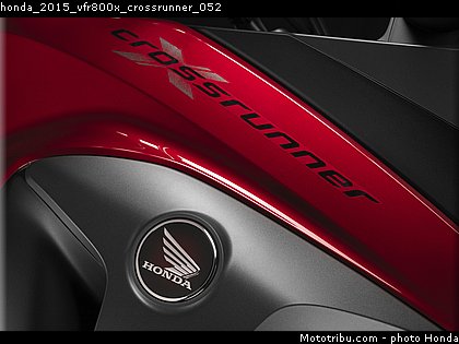 honda_2015_vfr800x_crossrunner_052.jpg