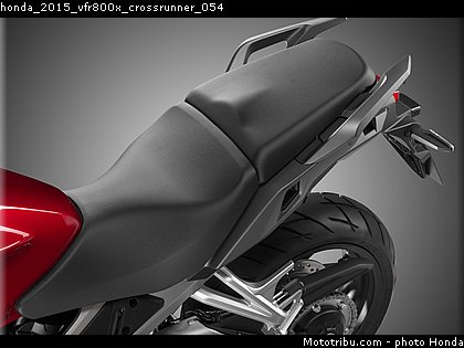 honda_2015_vfr800x_crossrunner_054.jpg