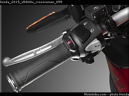 honda_2015_vfr800x_crossrunner_055.jpg