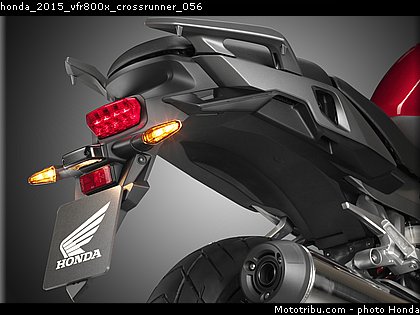 honda_2015_vfr800x_crossrunner_056.jpg