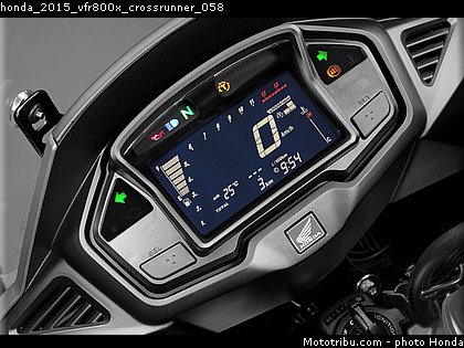 honda_2015_vfr800x_crossrunner_058.jpg