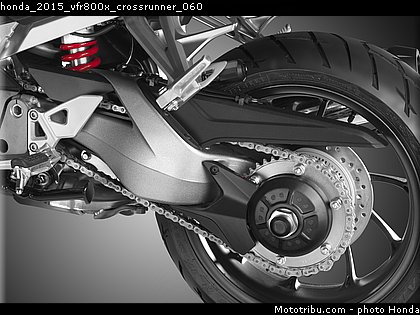 honda_2015_vfr800x_crossrunner_060.jpg