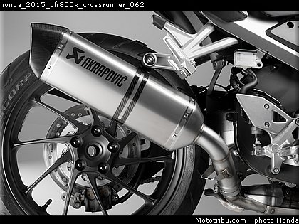 honda_2015_vfr800x_crossrunner_062.jpg