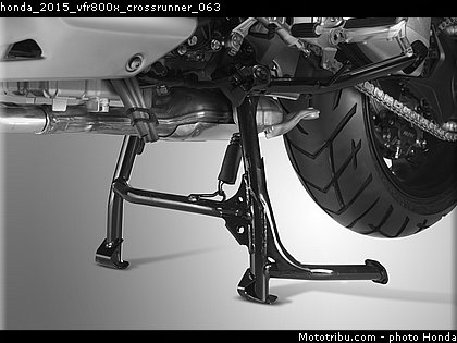 honda_2015_vfr800x_crossrunner_063.jpg