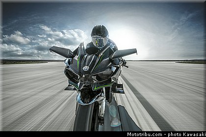 kawasaki_2015_ninja_h2r_001.jpg