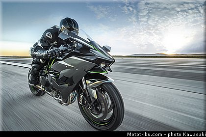 kawasaki_2015_ninja_h2r_002.jpg