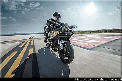kawasaki_2015_ninja_h2r_006.jpg
