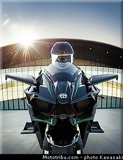 kawasaki_2015_ninja_h2r_009.jpg