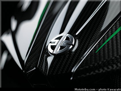 kawasaki_2015_ninja_h2r_017.jpg