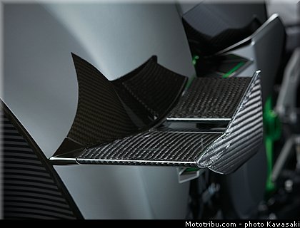 kawasaki_2015_ninja_h2r_020.jpg