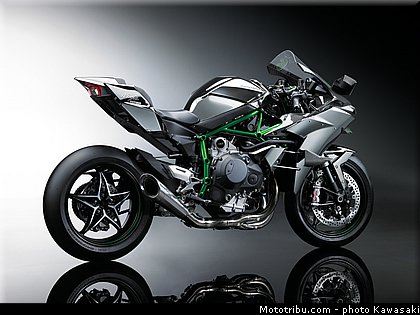 kawasaki_2015_ninja_h2r_023.jpg