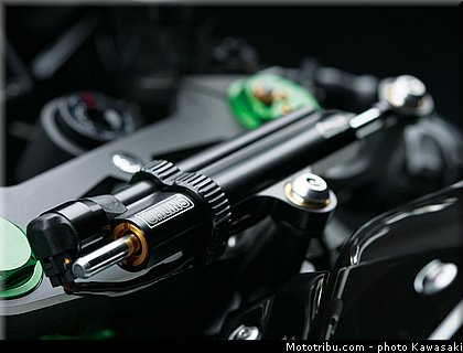 kawasaki_2015_ninja_h2r_031.jpg