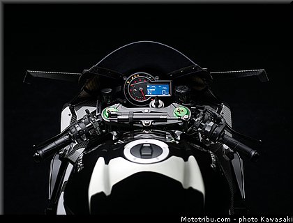 kawasaki_2015_ninja_h2r_032.jpg
