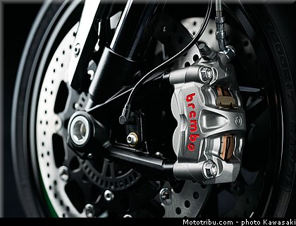 kawasaki_2015_ninja_h2r_034.jpg
