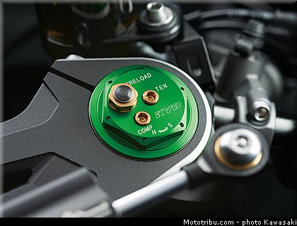 kawasaki_2015_ninja_h2r_035.jpg